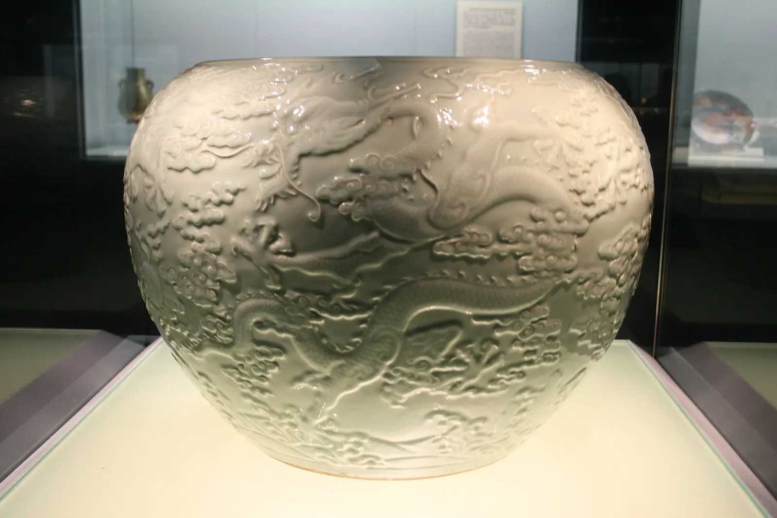 Jingdezhen porcelain from the Yongzheng reign